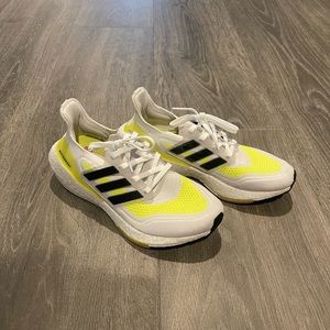Women’s Adidas Ultraboosts ‘21 (Size 8)